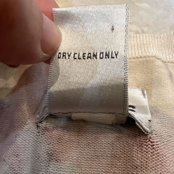 Chico's Abstract Floral-Print Silk Blend Button Cardigan Sweater Size 1 / Medium - Picture 10 of 10